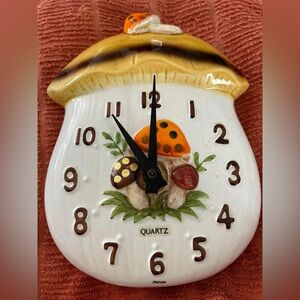 Merry Mushroom Clock *EUC*